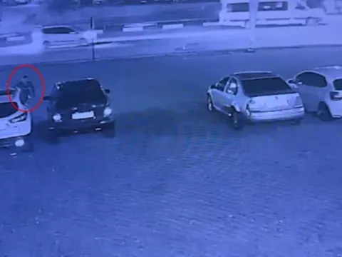 Antalya'da oto galeri kundaklandı: 6 otomobil benzinle ateşe verildi - fotoğraf 3