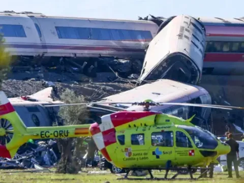 İspanya'daki hızlı tren kazasında en az 68 kişi öldü, üç günlük yas ilan edildi - fotoğraf 6