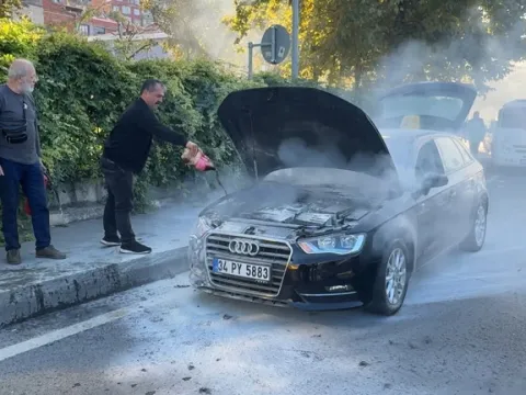Kağıthane’de otomobil yangınına müdahale için kola şişesiyle koştu - fotoğraf 4