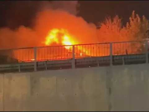 Esenyurt'ta mobilya atölyesinde yangın - fotoğraf 2