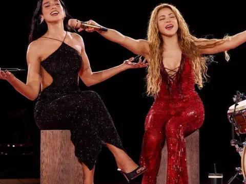 Madrid sahnesinde sürpriz buluşma: Dua Lipa ve Shakira'dan düet - fotoğraf 4