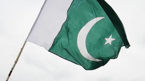 Pakistan Savunma Bakanı Asıf: Suudi Arabistan'ı tüm gücümüzle savunacağız