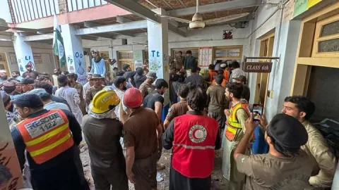 Pakistan’da okulun çatısı çöktü: 28 ölü