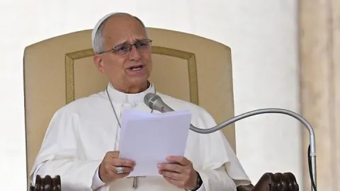 Papa 14. Leo akciğerindeki nodül nedeniyle ameliyat olacak