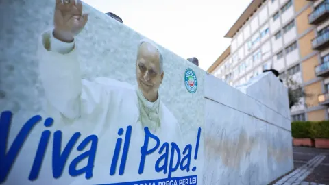 Papa Leo ameliyattayken Vatikan'ı kim yönetiyor?