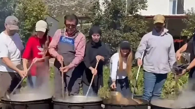 Paraları fonda kaptıran Nihat Zeybekçi pekmez kaynattı