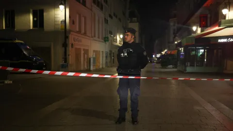 Paris'te yarından başlayarak 2 Kasım'a kadar kısmi sokağa çıkma yasağı uygulanacak