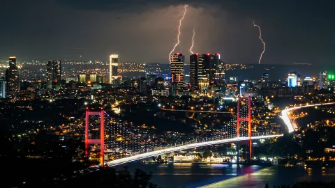 Pastırma sıcakları kısa sürecek: İstanbul'a üç gün yağmur yağacak, sıcaklık 7 derece düşecek