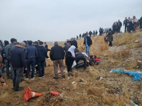 Hakkari-Van kara yolunda 3 araç birbirine girdi: 12 yaralı - fotoğraf 3