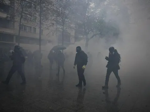 Fransa'da eylemcilere polis müdahalesi - fotoğraf 4