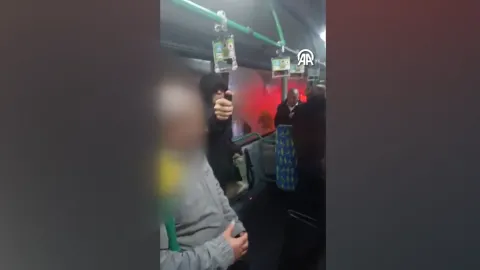 Pes artık dedirten anlar: Otobüste biber gazı sıktı