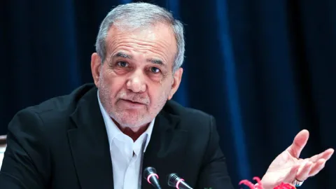 Pezeşkiyan, ABD ve İsrail'in küresel enerji güvenliğini tehdit ettiğini söyledi