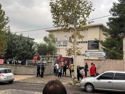Kahramanmaraş'ta iki okul birden tahliye edildi: 32 öğrenci hastaneye kaldırıldı - fotoğraf 1