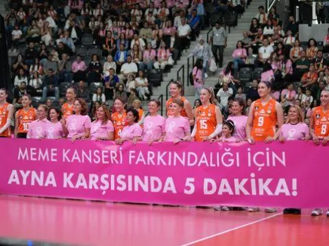 Memorial ve Eczacıbaşı Spor Kulübü, meme kanseri farkındalığını fileye taşıdı - fotoğraf 3