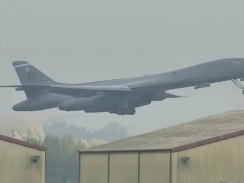 ABD üssünde acil tahliye alarmı: Bütün bombardıman uçakları Fairford'dan geri çekildi - fotoğraf 5