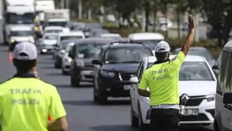 Polis 81 ilde çevirmeye başladı: Aracında olmayan sürücüye ceza kesilecek