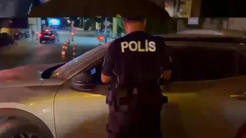 POLİS, 90 DAKİKADA 784 KİŞİYİ KONTROL ETTİ