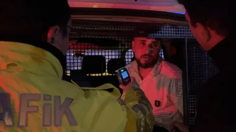 Polisten kaçış direkte son buldu | Alkollü sürücüyü "Babamdan habersiz aldım" savunması kurtarmadı