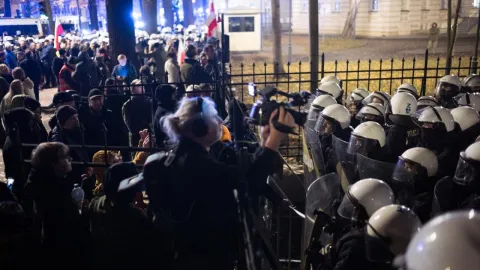 Polonya'da Anayasa Mahkemesi krizi: Neler oldu?