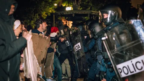Portekiz'deki konut krizi eylemlerine polis müdahale etti. Göstericilerin kampları dağıtıldı