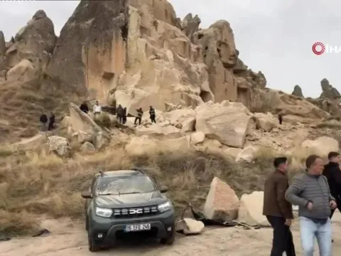 KAPADOKYA PERİBACASI ÇÖKTÜ SON DAKİKA: Kapadokya Peribacası Kazası Ölü Yaralı Var Mı? Son Durum Ne? - fotoğraf 1