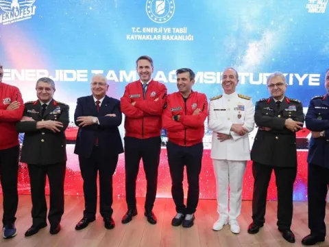 Bakan Bayraktar, TEKNOFEST Güneydoğu’da gençlere seslendi: Türkiye, sizlerle beraber enerjide bağımsız bir ülke olacak - fotoğraf 2
