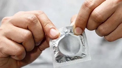 Prezervatif yerine yapıştırıcı kullandı, birkaç gün sonra öldü