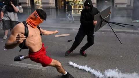 Protestolarla sarsılan Milano'da asker sokağa iniyor