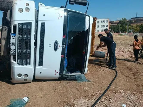 Mardin'de feci kaza! Sürücü yaralandı - fotoğraf 1