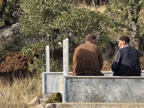 Eşi ve kendisi için mezar kazdırdı - fotoğraf 1