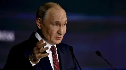 Putin, ABD'ye ve dünyaya petrol tedarik etmeye hazır olduklarını belirtti
