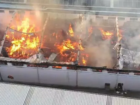 Bursa'da fabrika yangını... 30 itfaiye aracı ve tankerle müdahale edildi - fotoğraf 3