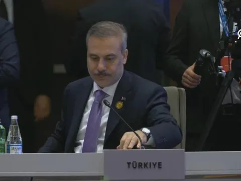 Hakan Fidan'dan İsrail Cumhurbaşkanı Herzog'a sert tepki: Salonu terk etti! - fotoğraf 1