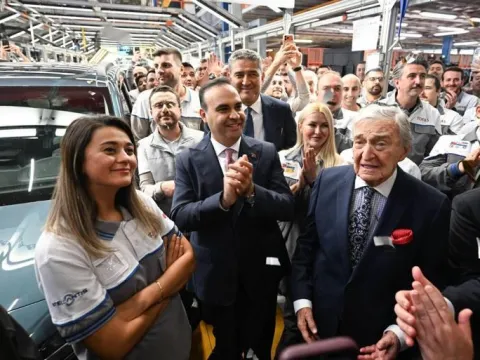 Bakan Kacır direksiyona geçti! Otomotivde 300 milyon dolarlık yeni yatırım - fotoğraf 3