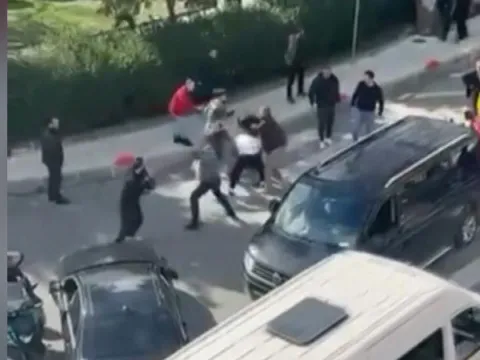 Yol verme tartışmasında ortalık savaş alanına döndü - fotoğraf 2