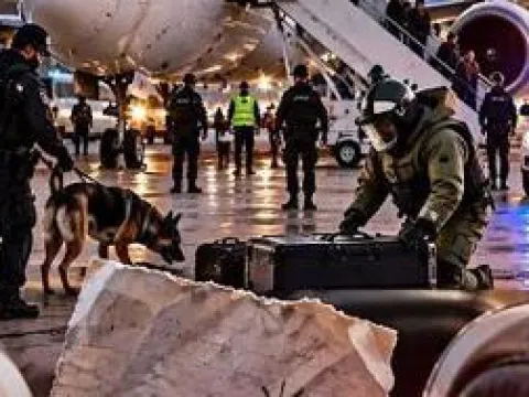 Seyir halindeki cenaze nakil aracından yola tabut düştü - fotoğraf 1