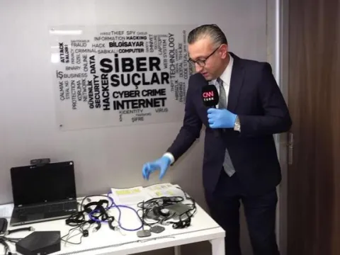 Yalan makineli dolandırıcılar yakalandı! Çalışanlar işte bu makineye bağlandı - fotoğraf 3