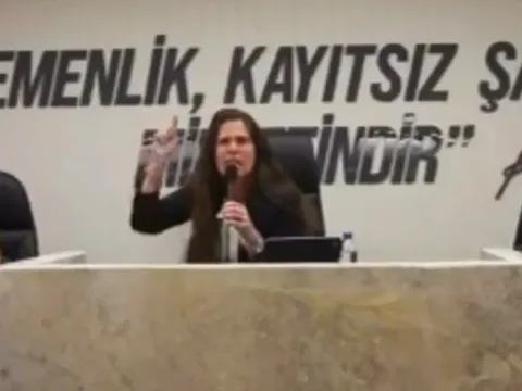 Lâl Denizli'yi meclis toplantısında çıldırtan sözler: "Senin ağzını yerim ben!" - fotoğraf 2
