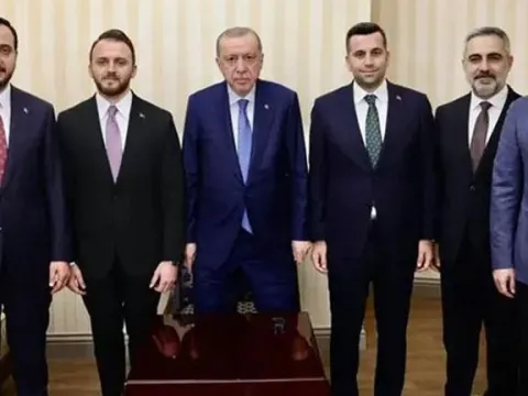 Cumhurbaşkanı Erdoğan, Üsküdar ve Ataşehir belediye başkan vekillerini kabul etti - fotoğraf 1
