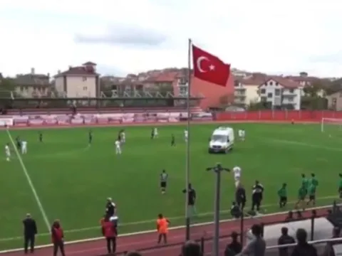 Maçın 90'ıncı dakikasında yere yığılmıştı: Kalp krizi geçiren futbolcuya anjiyo yapıldı - fotoğraf 3