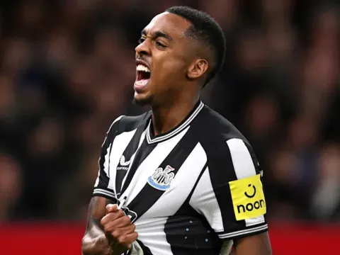 Serdal Adalı'nın 'Ocakta imza attıracağız' dediği yıldız futbolcunun kulübünden flaş açıklama - fotoğraf 1