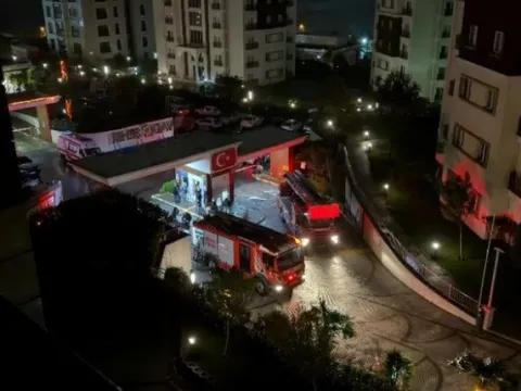 Gece yarısı otoparkta yangın paniği: Site sakinleri sokağa döküldü - fotoğraf 4