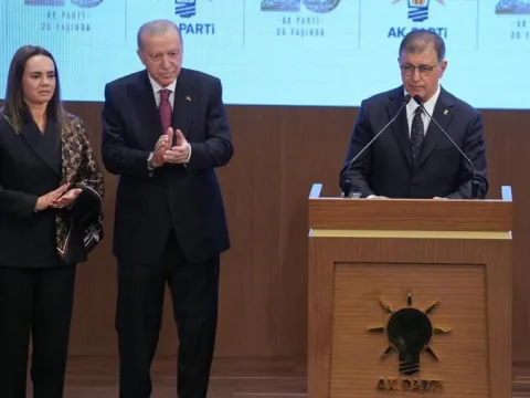 AK Parti'ye katılan Cemil Tugay konuştu: "Hayatım boyunca unutamayacağım bir gurur" - fotoğraf 1