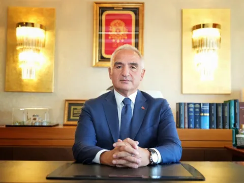 Cumhuriyet’in 103 yıllık ışığı Galata Kulesi’ni aydınlattı... Bakan Ersoy: Cumhuriyetimizin ışığı, bu topraklarda ilelebet parlamaya devam edecek - fotoğraf 4