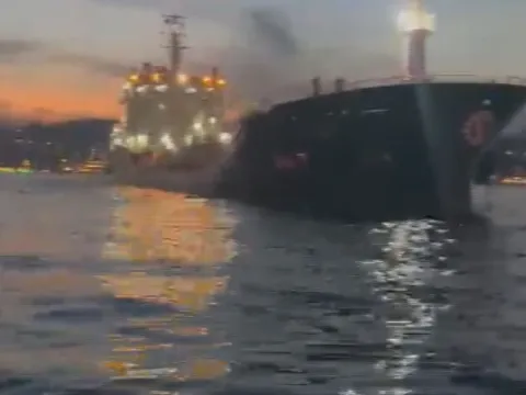 Tanker kıyıya sürüklendi, İstanbul Boğazı'nda gemi trafiği askıya alındı - fotoğraf 1