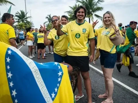 Brezilya'da seçmenler Lula ile Jair Bolsonaro'nun oğlu arasında tercih yapacak - fotoğraf 6