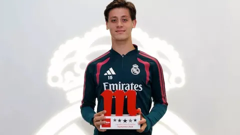 Real Madrid'in en iyisi Arda Güler! Milli futbolcu ödülünü aldı