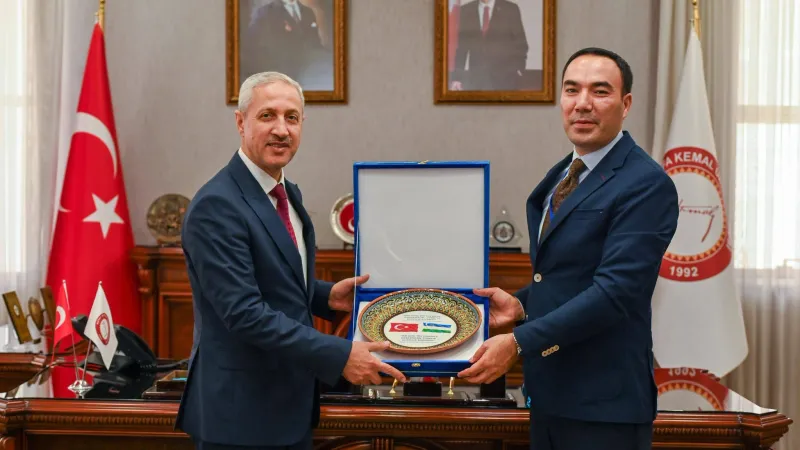 Rektör Eren'e Özbekistan'dan Çapan