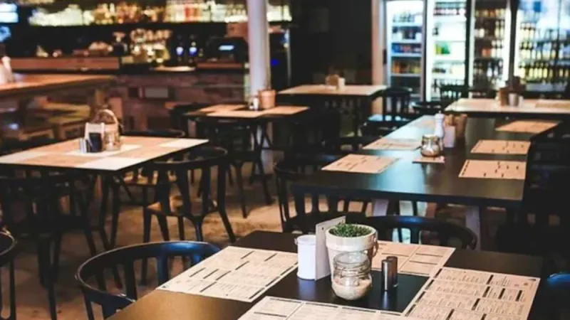 Restoranlarda yeni yasak başladı: Bırakmayan kapıdan içeri giremeyecek