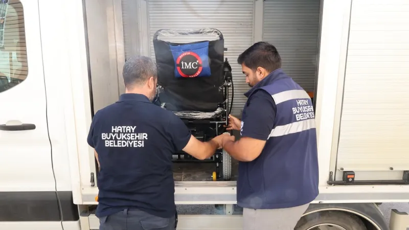 REYHANLI’DA ENGELLİ VATANDAŞA AKÜLÜ TEKERLEKLİ SANDALYE DESTEĞİ